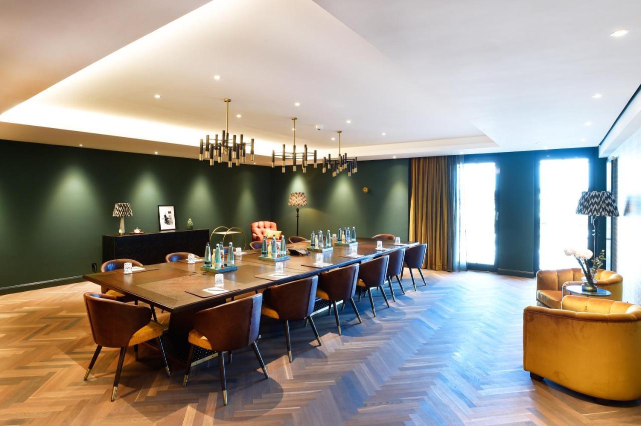 Das James Flensburg Ngoại thất bức ảnh The Boardroom at The Ivy Collection