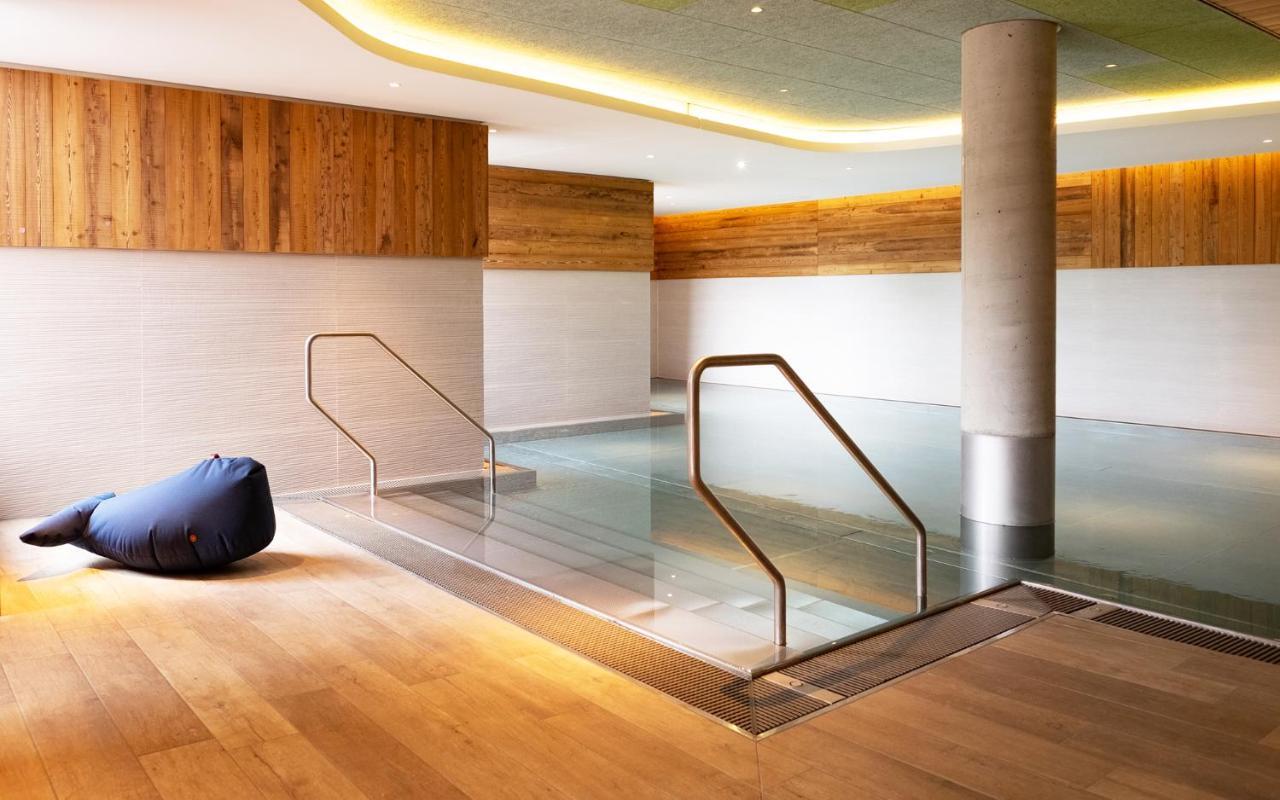 Das James Flensburg Ngoại thất bức ảnh The swimming pool at the Hotel Axelmannstein