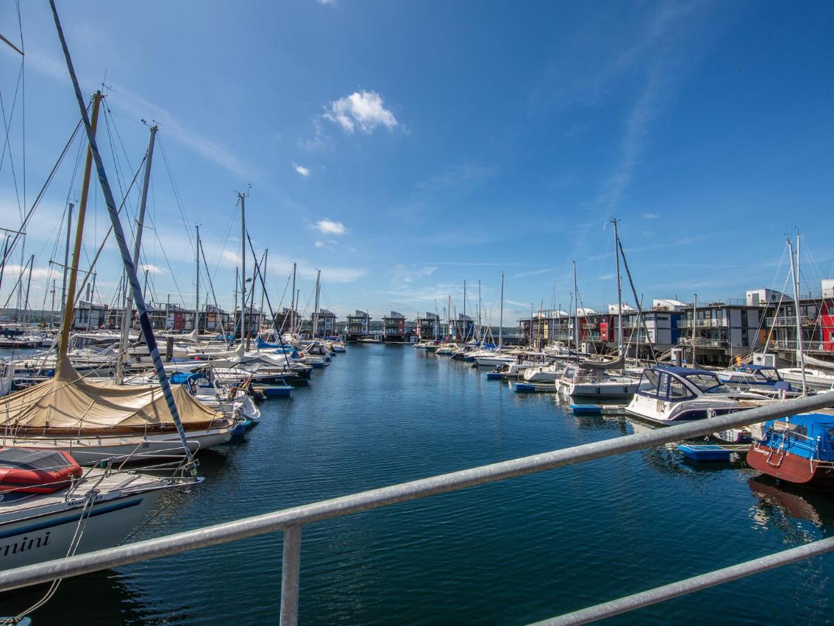 Das James Flensburg Ngoại thất bức ảnh The marina at Ocean Village